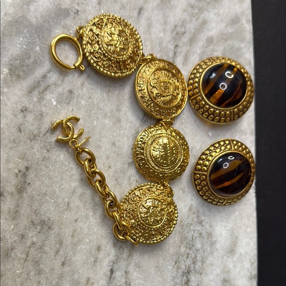 Chanel and bracelet Ben Amun earrings - Picture 1 of 1